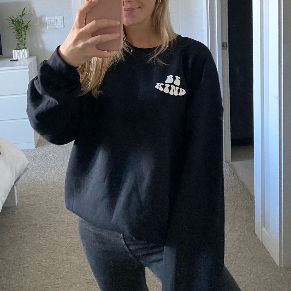 Be Kind | Retro Design Crewneck Black Sweatshirt
